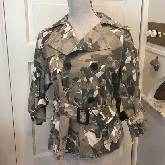 BCBGMaxAzria Jackets & Blazers - BCBG MAXAZRIA SHORT CAMO TRENCH